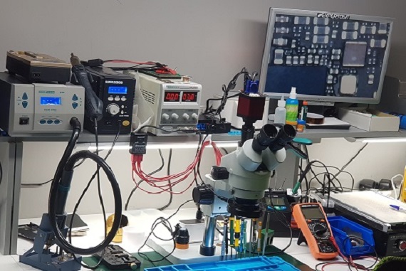 Puesto de trabajo profesional para el aprendizaje de los alumnos totalmente equipado con herramienta de ultima generacion